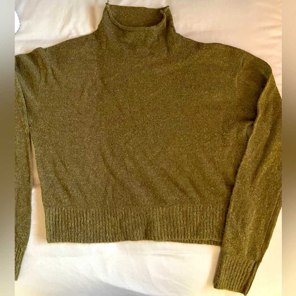 Zara wool cropped sweater size M
